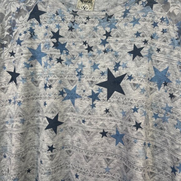Vocal Size 3X Star-Patterned Gray & Blue Top With Sheer Lace Sleeves - Picture 3 of 6